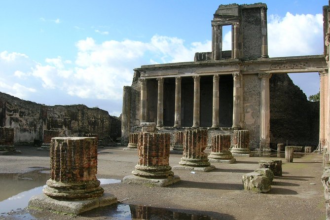Pompeii: Small Group Tour with an Archaeologist - Frescoes, mosaics, and the Lupanar