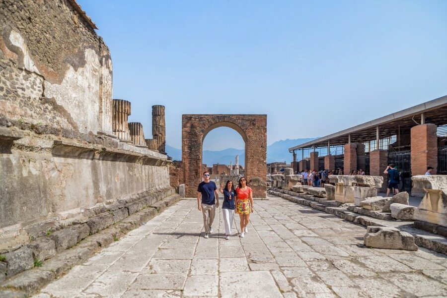 Pompeii: Small Group Tour with an Archaeologist - Two hours or three, and what time should you book?