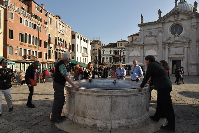 Private 3 hrs Venice Tour: St Mark's, Walking tour & Boat tour - Santa Maria Formosa and Venice beyond the square