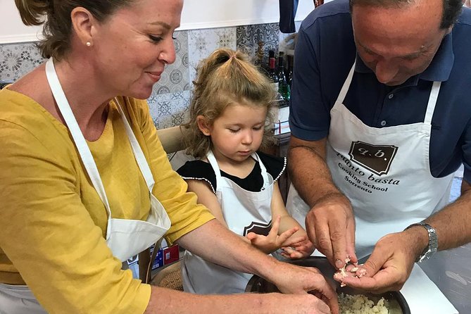 Private / Small Group at "Quanto Basta" School in Sorrento center - Learning the Italian cooking basics step by step