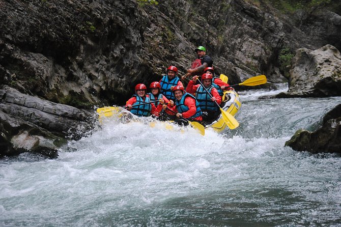 Rafting "Canyon" - Rafting through the Lao River canyon