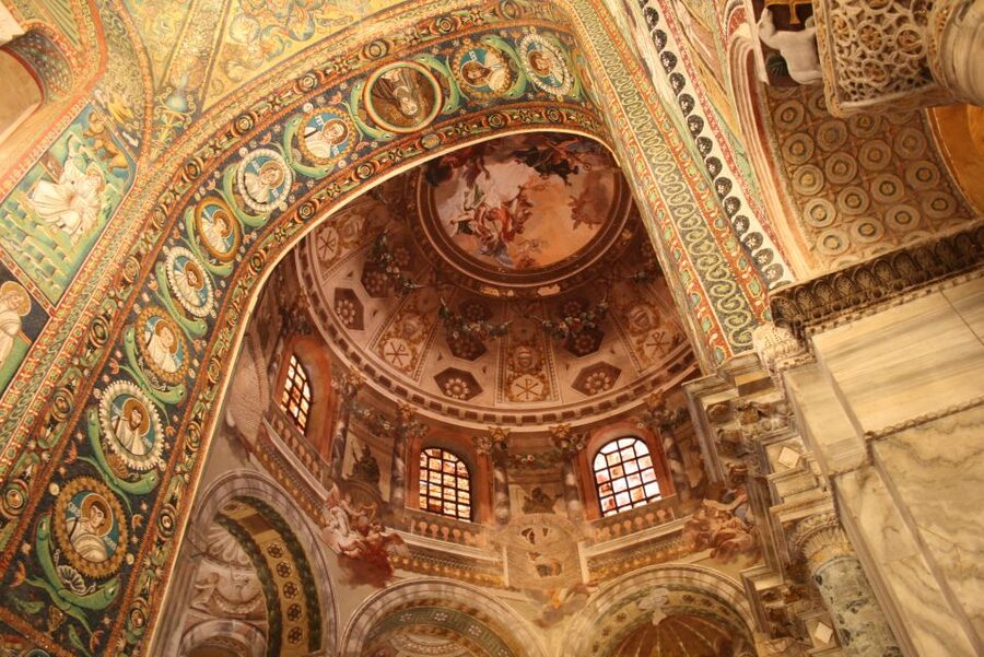 Ravenna: UNESCO Monuments and Mosaics Guided Tour - San Vitale and the imperial message in gold