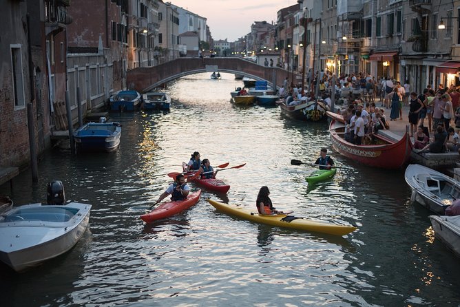 Real Venetian Kayak - Tour of Venice Canals with a Local Guide - The first paddle: learning to steer in Venice
