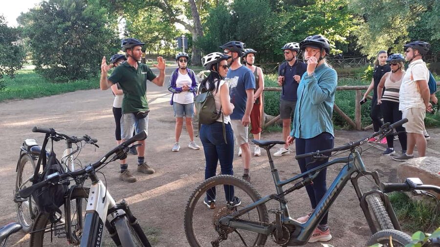 Rome: Appian Way E-Bike Tour Catacombs, Aqueducts & Picnic - Guides, communication, and group pace