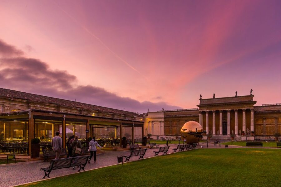 Rome: Breakfast & Tour of Vatican Museums & Sistine Chapel - Entering the Vatican Museums early