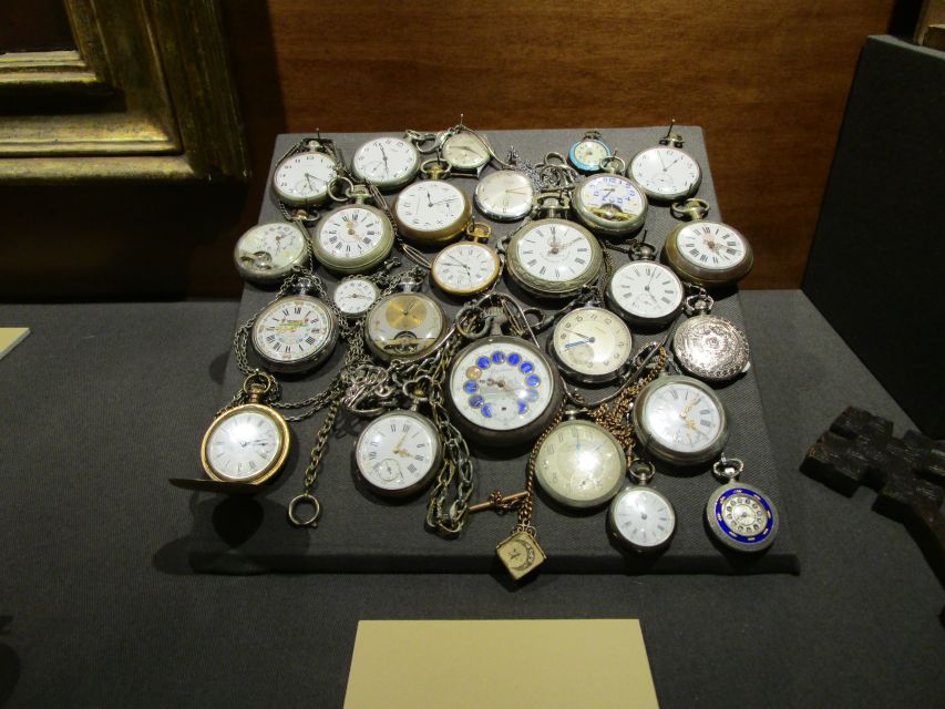 Rome: Capuchin Crypts Skip-the-Line Ticket and Tour - The Crypt of Skulls and its famous hourglass