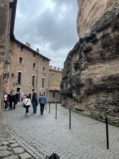 Rome: Castel Sant’Angelo Skip-the-Line Ticket & Audio Guide - Choosing the audio guide or exploring alone