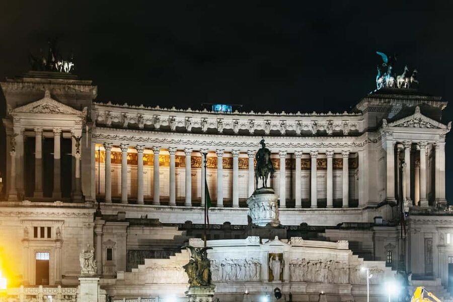 Rome: City Highlights Moonlight Walking Tour - Piazza Venezia and the Altar of the Fatherland
