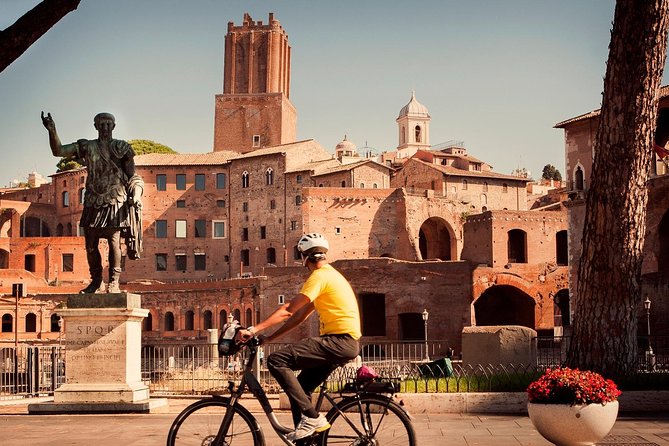 Rome City Small Group Bike Tour with quality Cannondale EBike - Starting beside the Colosseum