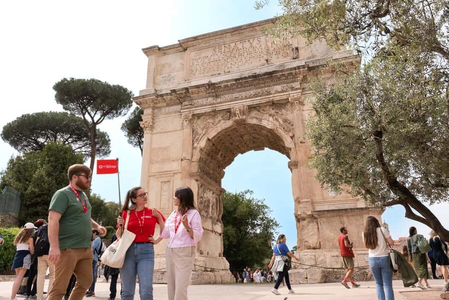 Rome: Colosseum, Forum, and Palatine Tour - What the guides add to the experience