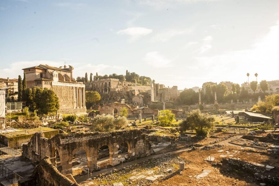 Rome: Colosseum, Forum, Palatine Hill Entry & Audioguide App - Entering the Colosseum at your scheduled time