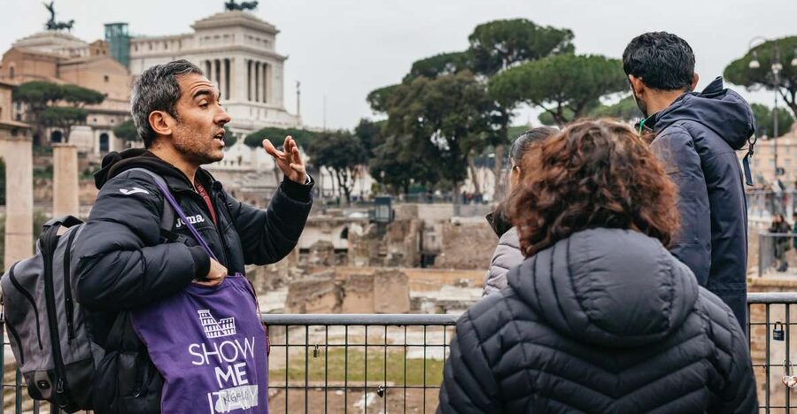 Rome: Colosseum, Palatine Hill & Roman Forum Guided Tour - Climbing Palatine Hill for the imperial view