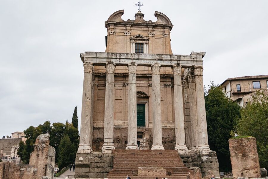 Rome: Colosseum, Palatine Hill & Roman Forum Guided Tour - Entering the Colosseum and choosing the Arena Floor