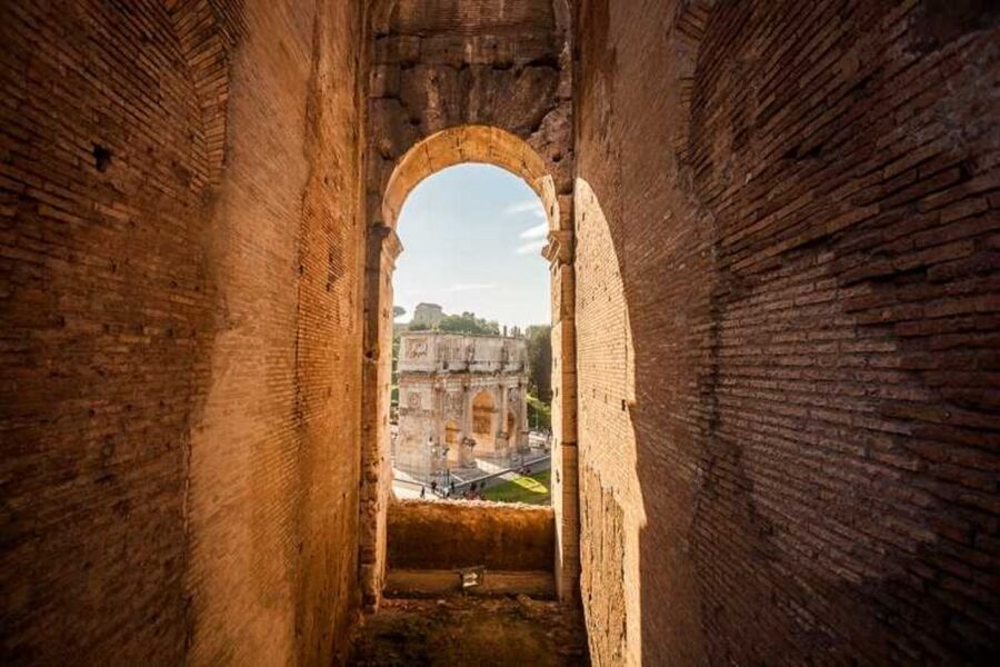 Rome: Colosseum, Palatine & Roman Forum Tour w/Entry Ticket - Entering the Colosseum with a priority ticket