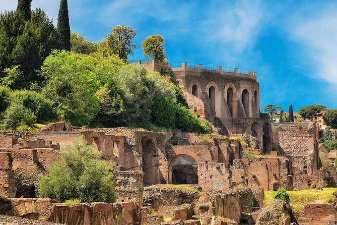 Rome: Colosseum, Roman Forum & Palatine Hill Visit + Audio Guide - Timing the visit to avoid the worst crowds