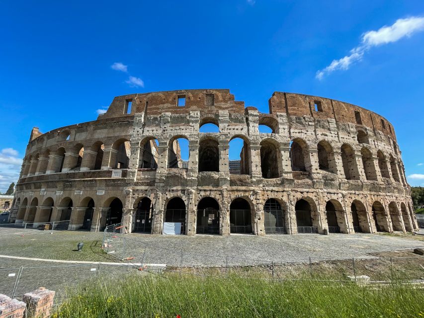 Rome: Colosseum Tour with Access to the Gladiator Arena - One hour inside the Colosseum
