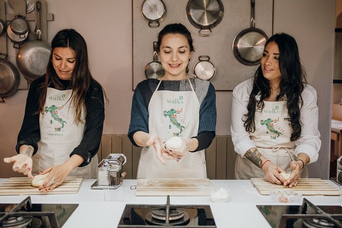 Rome Cooking Class: Make Pasta, Dine & Drink Wine With Local Chef - Starting with prosecco and aperitivo