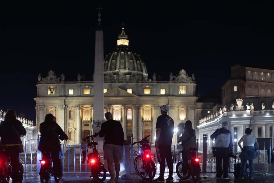 Rome: E-Bike Night Tour with Food and Wine Tasting - Why an e-bike works well in Rome