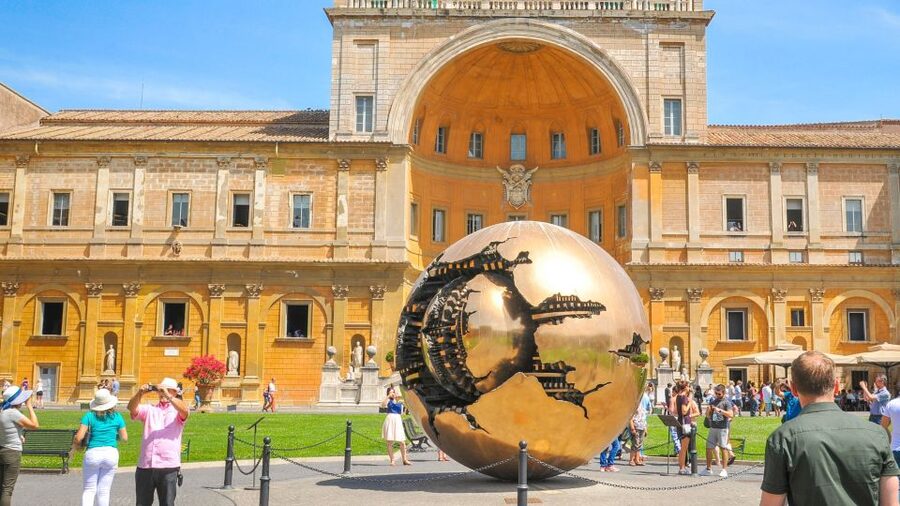 Rome: Early-Entry Vatican Museums & Sistine Chapel Tour - Art stories that make the rooms easier to read