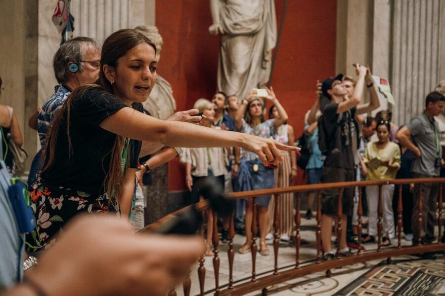 Rome: Early-Morning Vatican Museums and Sistine Chapel Tour - What the guides add to a very crowded museum