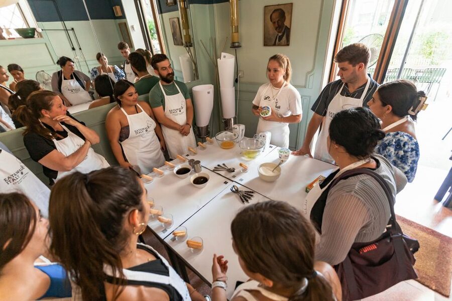Rome: Fettuccine and Tiramisu Cooking Class with Wine - Choosing your sauce