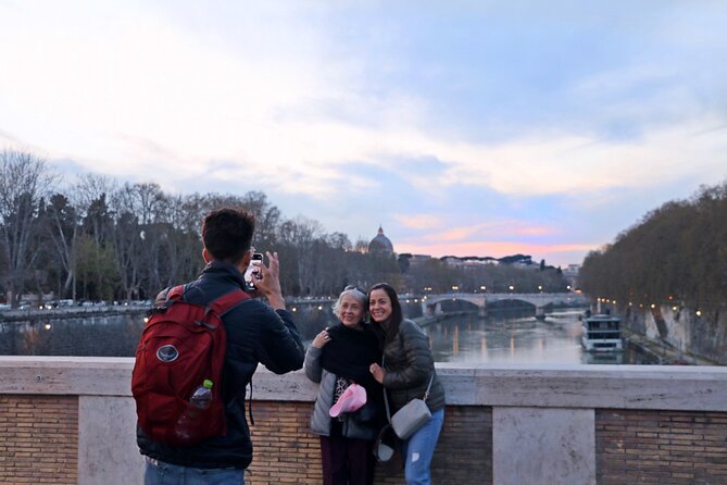 Rome Food Tour: Hidden Gems of Trastevere with Dinner & Wine - The main event: a Roman dinner at a family-run restaurant