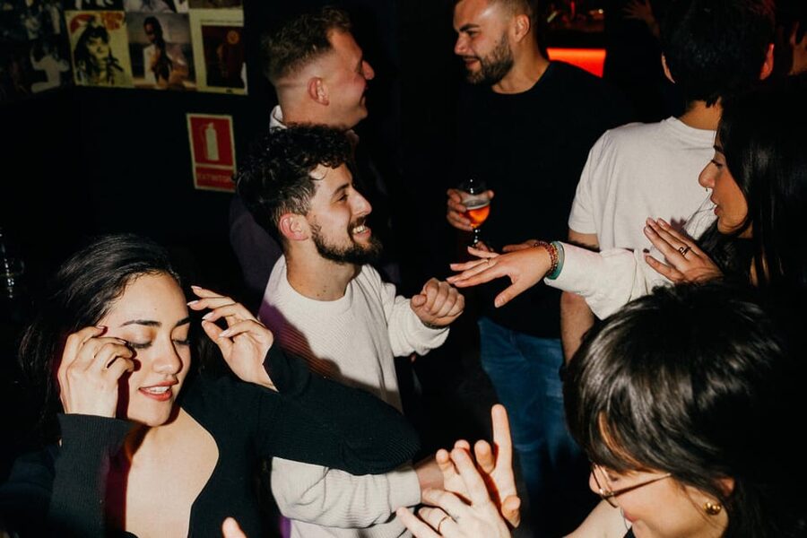 Rome: Forbidden History Walking Tour & Pub Crawl with Drinks - The guides make or break the experience