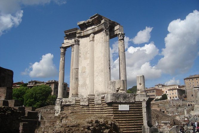 Rome: Guided Group Tour of Colosseum, Roman Forum & Palatine Hill - Guides make or break this group experience