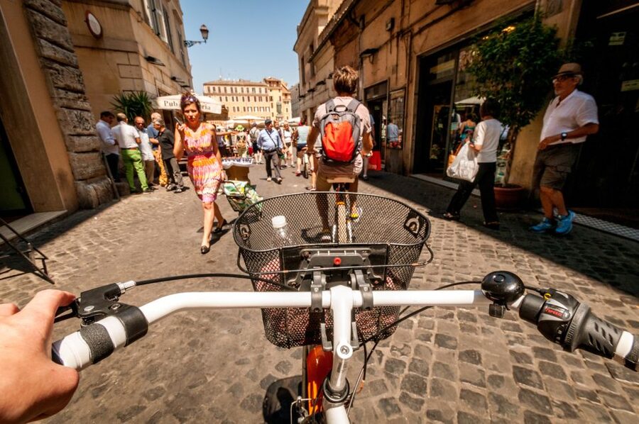 Rome: Highlights Bike Tour - Trevi Fountain and the Temple of Hadrian