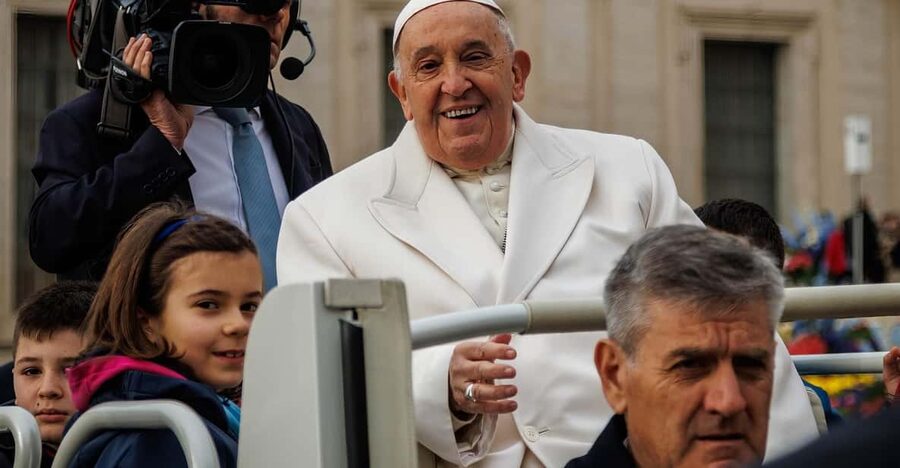 Rome: Papal Audience Tour With Reserved Access - Why the Papal Audience feels different from sightseeing
