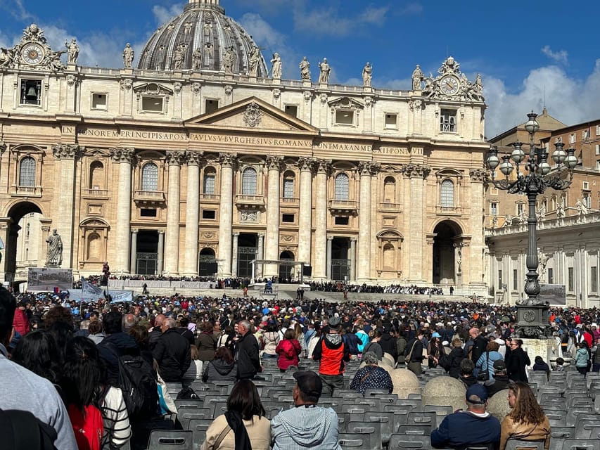 Rome: Papal Audience Tour With Reserved Access - What the guide adds before the Pope arrives