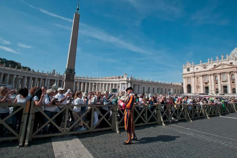 Rome: Papal Audience with Pope Leo XIV & Expert Guide - Seeing Pope Leo XIV arrive
