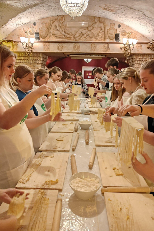 Rome: Pasta & Tiramisu Cooking Class near the Spanish Steps - Why this pasta class works so well in central Rome