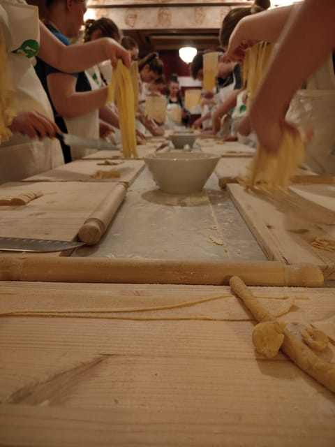 Rome: Pasta & Tiramisu Cooking Class near the Spanish Steps - Who should book this experience
