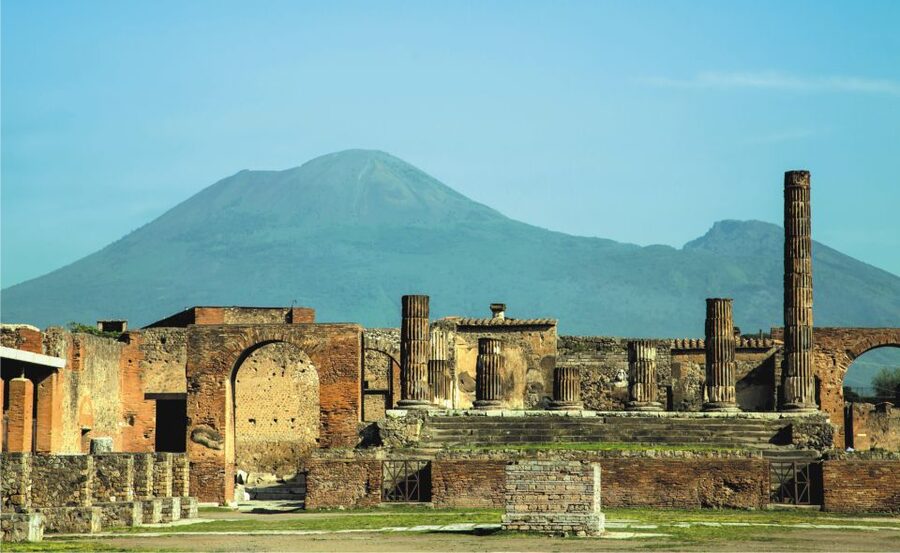 Rome: Pompeii and Naples Day Trip with Pompeii Entry Ticket - The short walk through Naples
