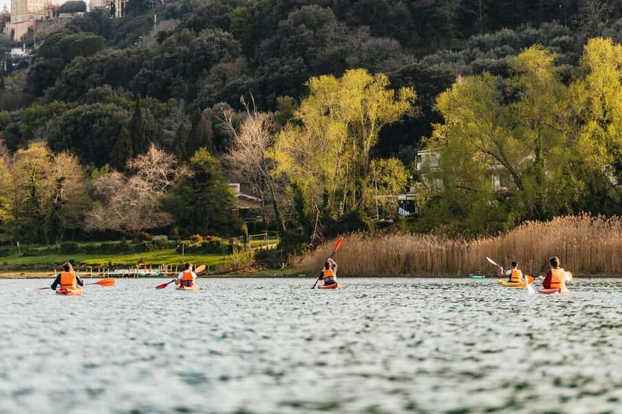 Rome: Popes' Lake, Kayak Tour with Swimming & Roman Pizza - The first paddle: villas, Roman remains, and wildlife