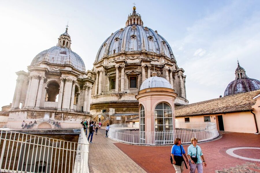 Rome: St. Peter's Basilica & Dome Entry Ticket & Audio Tour - Returning to the basilica’s major artworks