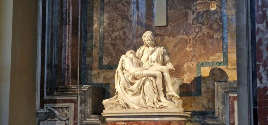 Rome: St. Peter's Basilica, La Pietà, Papal Tombs and Dome - Michelangelo’s Pietà deserves a quiet moment