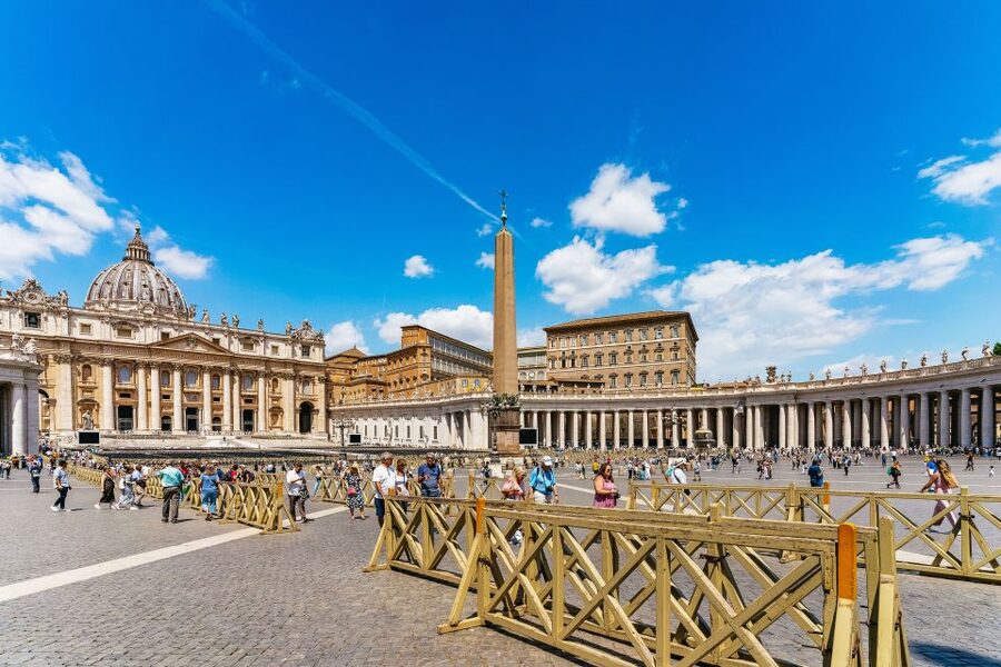 Rome: St. Peter's Basilica, Square and Grottoes Guided Tour - Security first, then the Basilica