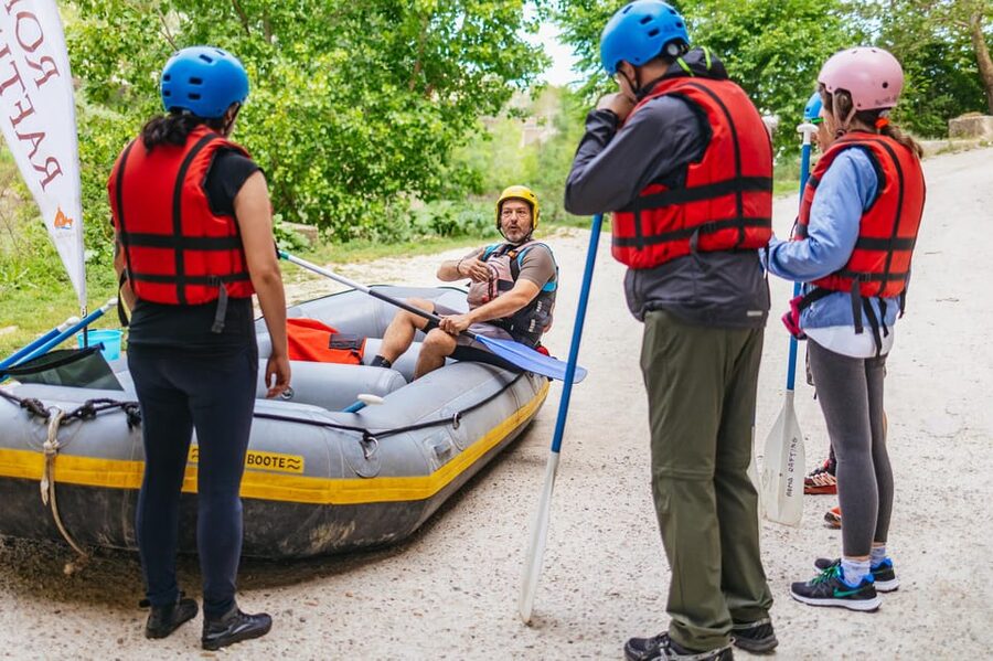 Rome: Tiber River Urban Rafting Tour with Roman Pizza - Floating past Castel Sant’Angelo
