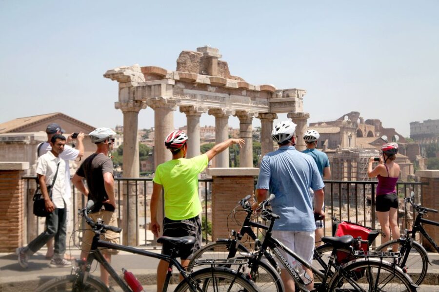 Rome: Top Highlights & Hidden Gems Tour by Cannondale E-Bike - Piazza Venezia and the Trevi Fountain
