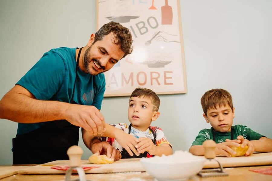 Rome: Traditional Pasta Making Class with Wine & Gelato - Who should book this class?