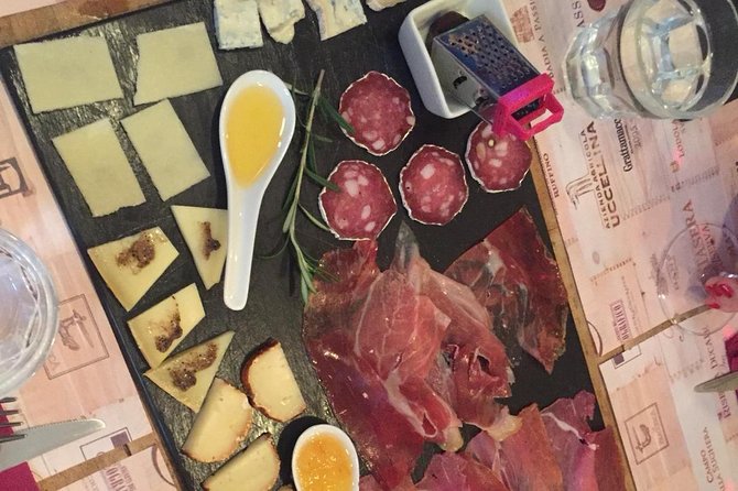 Rome: Trastevere Food tour with Free-Flowing Fine Wine - Wine keeps the evening moving