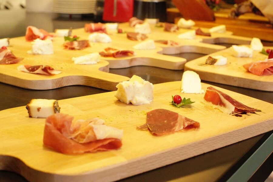 Rome: Trastevere Guided Food and Wine Tour with 20+ Tastings - Fresh pasta and pizza from Trastevere’s oldest wood-fired oven