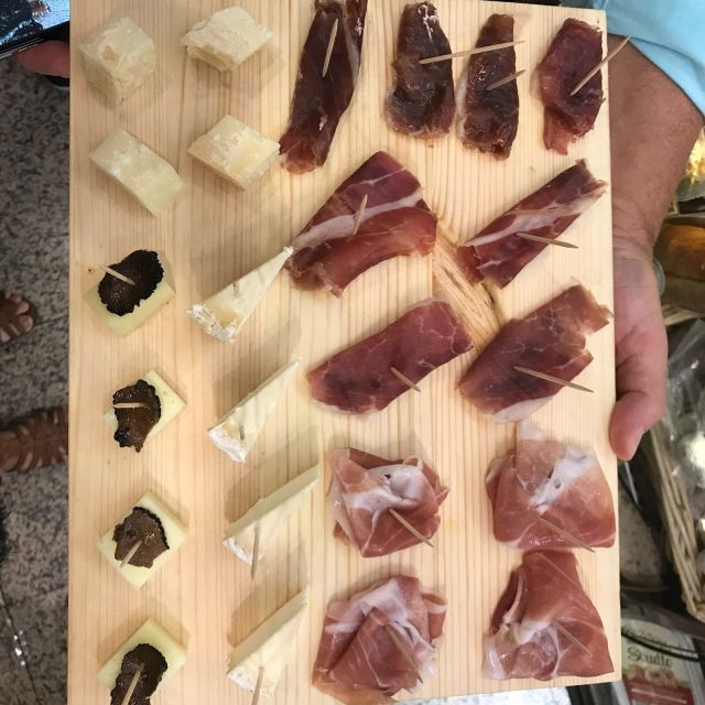 Rome: Trastevere Guided Food and Wine Tour with 20+ Tastings - The guides make a real difference