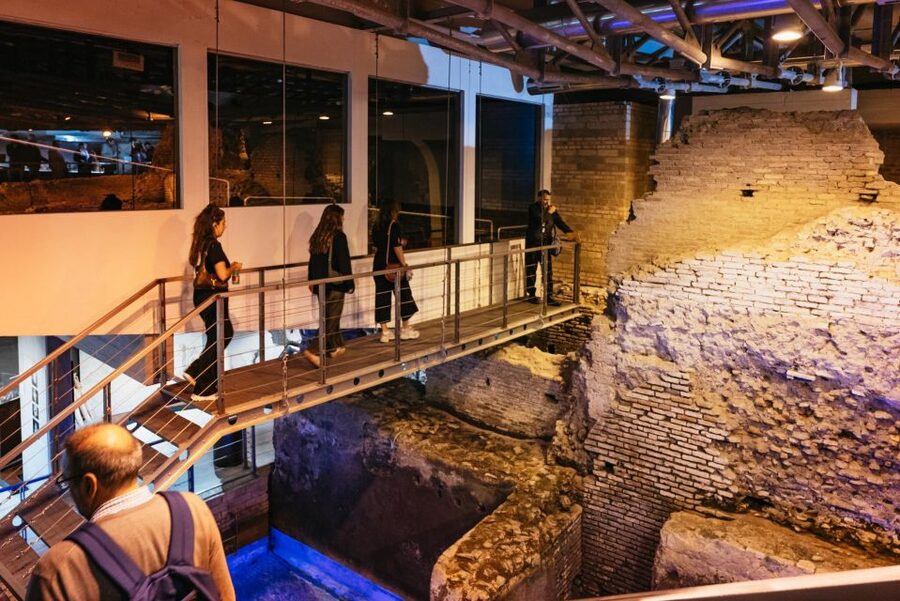 Rome: Trevi Fountain and Underground Guided Tour - Why a guide matters in a small archaeological site