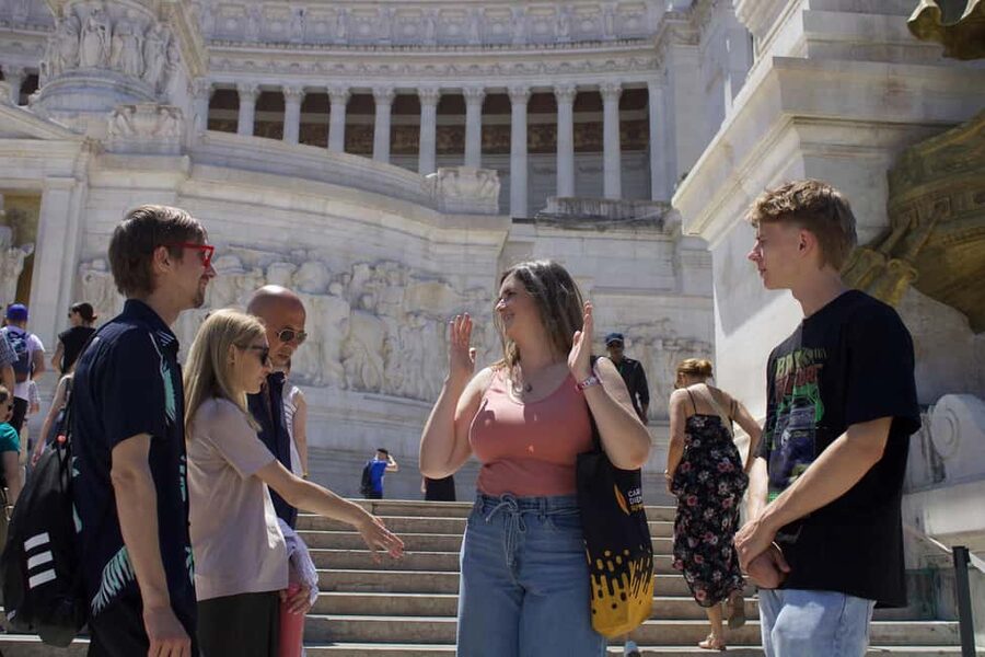 Rome: Under the Moonlight Evening Walking Tour - Trevi Fountain brings the classic Rome moment