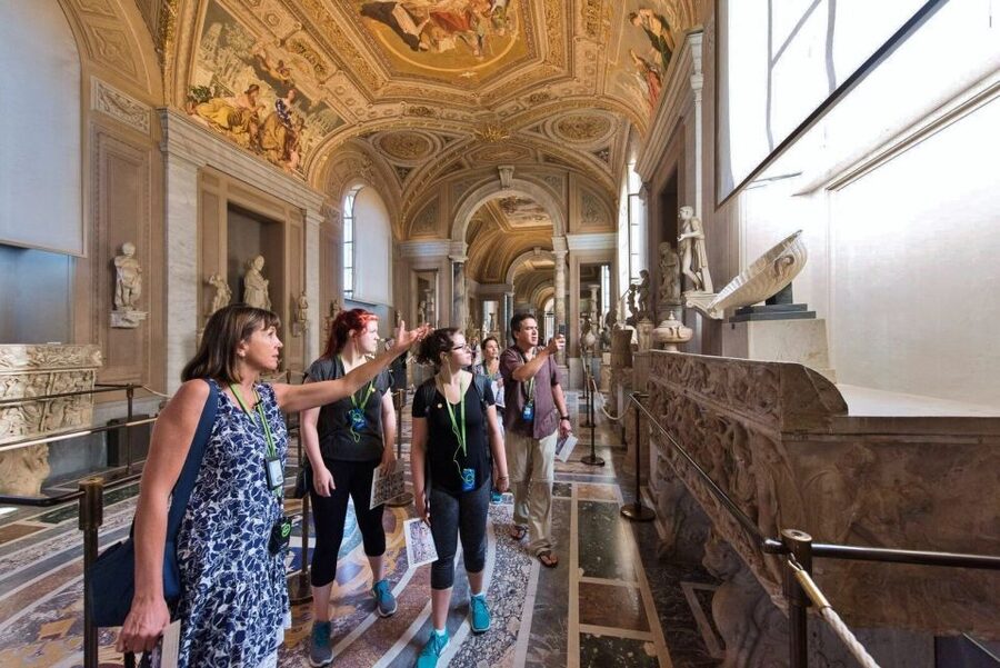 Rome: Vatican City Highlights Tour with Skip-the-Line Entry - Clothing, bags, and small practical details