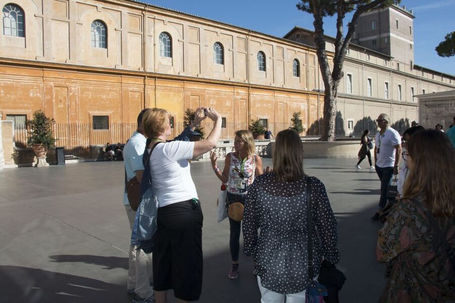 Rome: Vatican Museums, Sistine Chapel Tour & Basilica Access - Guide quality, group pace, and headsets