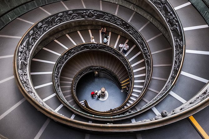 Rome: Vatican Pass plus Top Attractions and Transport - The hop-on hop-off bus